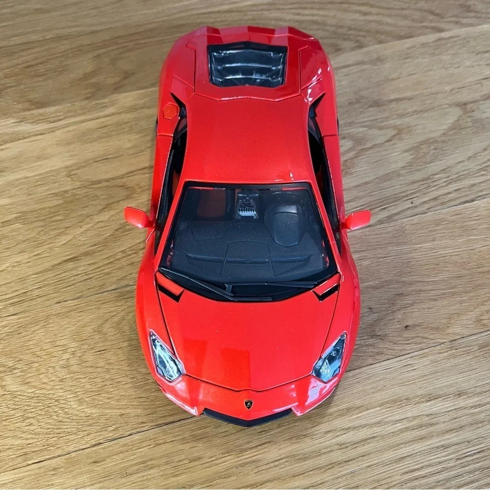 1:18 Burago Lamborghini Aventador LP700-4 Diecast Car